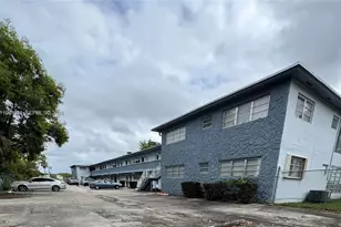 300 NE 191st St, Miami, FL 33179 - Photo 15