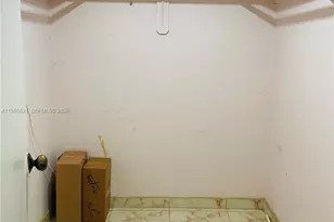 10000 NW 80th Ct, Hialeah Gardens, FL 33016 - Photo 11