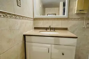 10000 NW 80th Ct, Hialeah Gardens, FL 33016 - Photo 9