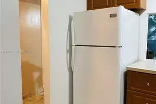 10000 NW 80th Ct, Hialeah Gardens, FL 33016 - Photo 5