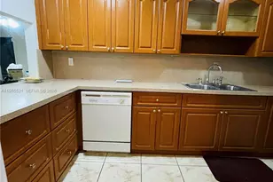10000 NW 80th Ct, Hialeah Gardens, FL 33016 - Photo 3
