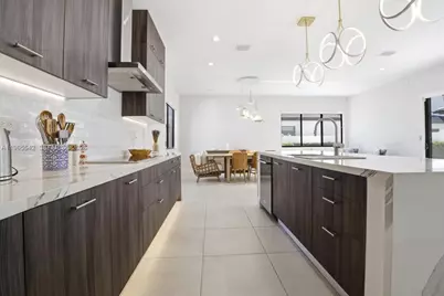 8096 NW 48th Ter, Doral, FL 33166 - Photo 13