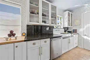 4500 Sheridan Ave, Miami Beach, FL 33140 - Photo 17