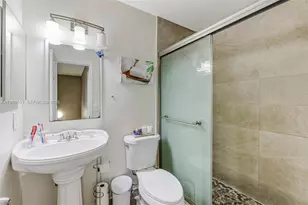 6410 W 27th Ln, Hialeah, FL 33016 - Photo 23