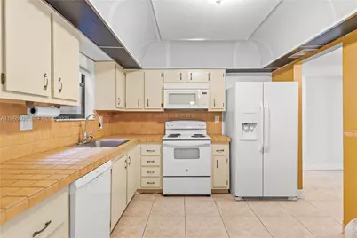 481 Ives Dairy Rd #303-4, Miami, FL 33179 - Photo 9