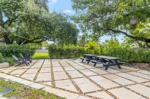 481 Ives Dairy Rd, Miami, FL 33179 - Photo 27