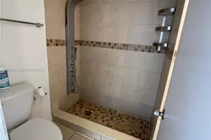 4721 NW 7th St, Miami, FL 33126 - Photo 11