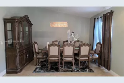 825 SE Cavern Ave, Port Saint Lucie, FL 34983 - Photo 9