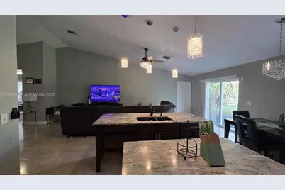 825 SE Cavern Ave, Port Saint Lucie, FL 34983 - Photo 7