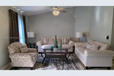 825 SE Cavern Ave, Port Saint Lucie, FL 34983 - Photo 5