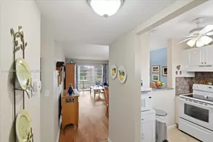 9850 Sunrise Lakes Blvd, Sunrise, FL 33322 - Photo 9