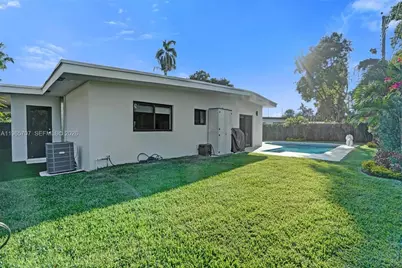 1941 NE 186th Dr, North Miami Beach, FL 33179 - Photo 43