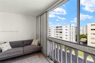 301 NE 14th Ave, Hallandale Beach, FL 33009 - Photo 17