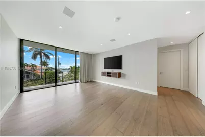 420 N Hibiscus Dr, Miami Beach, FL 33139 - Photo 13