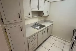 16215 NE 18th Ct, North Miami Beach, FL 33162 - Photo 9