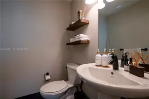 300 S Biscayne Blvd, Miami, FL 33131 - Photo 7