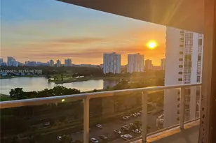 3701 N Country Club Dr, Aventura, FL 33180 - Photo 25