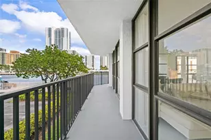 800 Parkview Dr, Hallandale Beach, FL 33009 - Photo 25