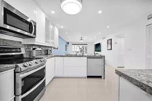 410 SE 2nd St, Hallandale Beach, FL 33009 - Photo 7