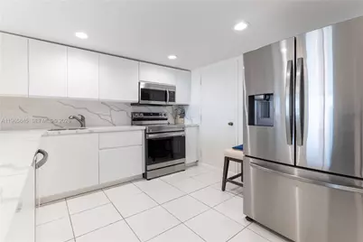 427 Golden Isles Dr #16F, Hallandale Beach, FL 33009 - Photo 7