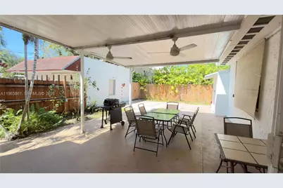 1545 NW 8th Ter, Miami, FL 33125 - Photo 39