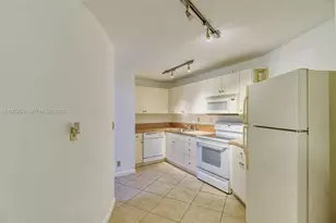 800 Parkview Dr, Hallandale Beach, FL 33009 - Photo 9