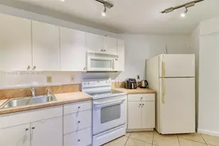 800 Parkview Dr, Hallandale Beach, FL 33009 - Photo 11