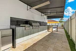 14813 NW 87th Pl, Miami Lakes, FL 33018 - Photo 9