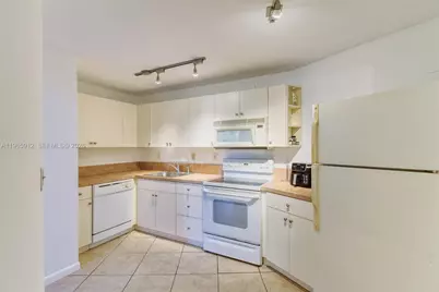 800 Parkview Dr #311, Hallandale Beach, FL 33009 - Photo 7