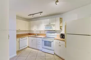 800 Parkview Dr, Hallandale Beach, FL 33009 - Photo 7