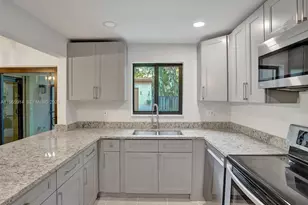 6 Chestnut Cir, Cooper City, FL 33026 - Photo 9