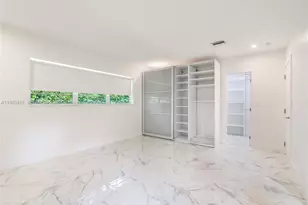 52 Camden Dr, Bal Harbour, FL 33154 - Photo 27