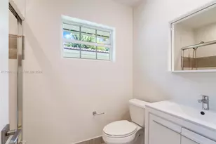 52 Camden Dr, Bal Harbour, FL 33154 - Photo 25