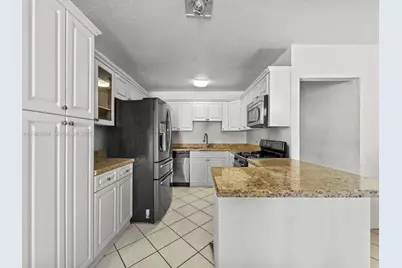 655 W 70th Pl, Hialeah, FL 33014 - Photo 39