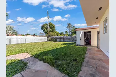 655 W 70th Pl, Hialeah, FL 33014 - Photo 17