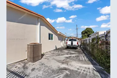 655 W 70th Pl, Hialeah, FL 33014 - Photo 5