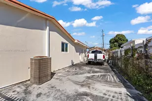 655 W 70 Pl, Hialeah, FL 33014 - Photo 5