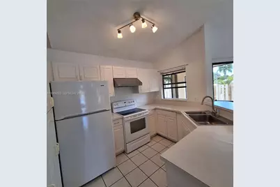 3214 San Remo Cir, Homestead, FL 33035 - Photo 7