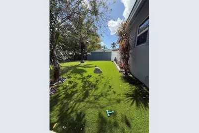 561 SE 3rd Ter, Pompano Beach, FL 33060 - Photo 9