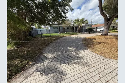 561 SE 3rd Ter, Pompano Beach, FL 33060 - Photo 3