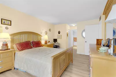 325 NW 72nd Ave #308, Miami, FL 33126 - Photo 5