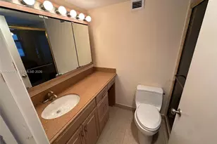6039 Collins Ave, Miami Beach, FL 33140 - Photo 17
