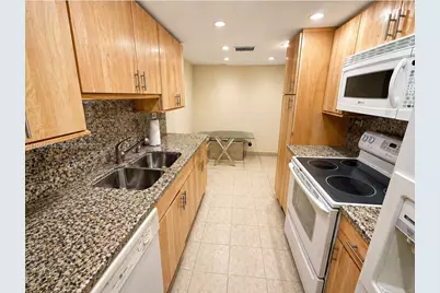 6039 Collins Ave #1625, Miami Beach, FL 33140 - Photo 13