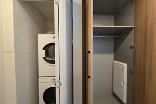 121 NE 5th St, Miami, FL 33132 - Photo 13