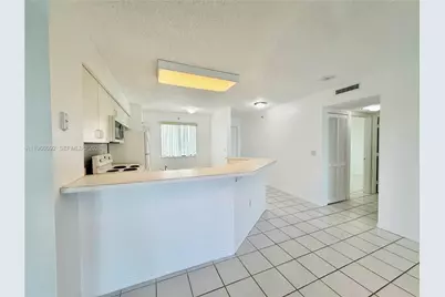 2334 S Cypress Bend Dr #505, Pompano Beach, FL 33069 - Photo 9