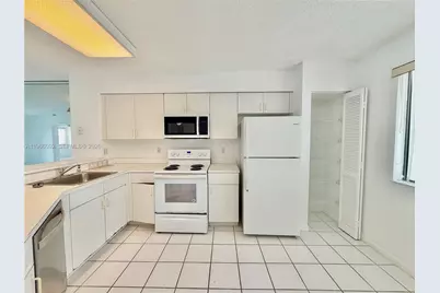 2334 S Cypress Bend Dr #505, Pompano Beach, FL 33069 - Photo 7