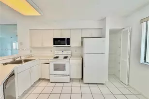 2334 S Cypress Bend Dr, Pompano Beach, FL 33069 - Photo 7