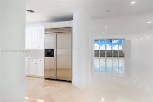 848 Brickell Key Dr, Miami, FL 33131 - Photo 3