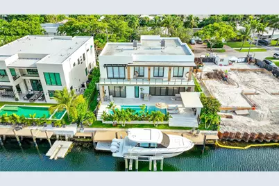 2050 S Hibiscus Dr, North Miami, FL 33181 - Photo 17