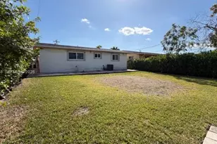 9221 SW 39th St, Miami, FL 33165 - Photo 3